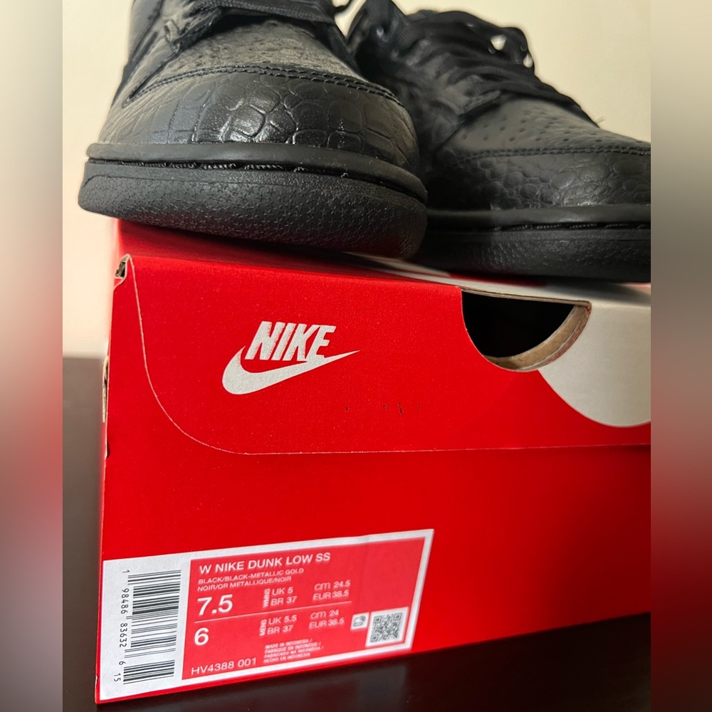 Nike Dunk Low SS Sneakers Black Croc/Metallic Gold HV4388-001 Women’s 7.5 BNIB - Picture 11 of 16